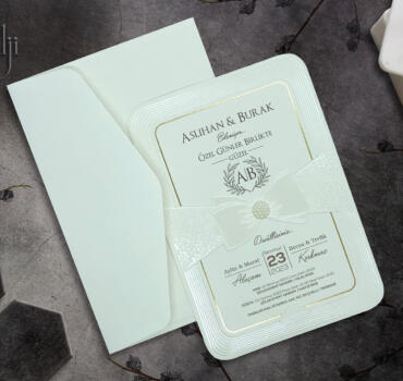 Invitatie de nunta eleganta cu fundita 9026