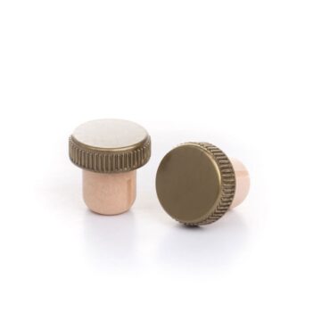 Dop cognac sintetic cu cap plastic auriu