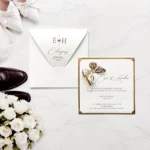 Invitație de Nuntă Elegantă cu Fluture Decorativ Auriu 2626