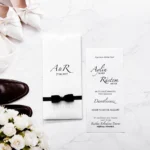 Invitație de Nuntă Elegantă cu Papion Negru 2633