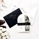 Invitație de Nuntă Modernă cu Fotografie și Banderolă Save the Date 2618