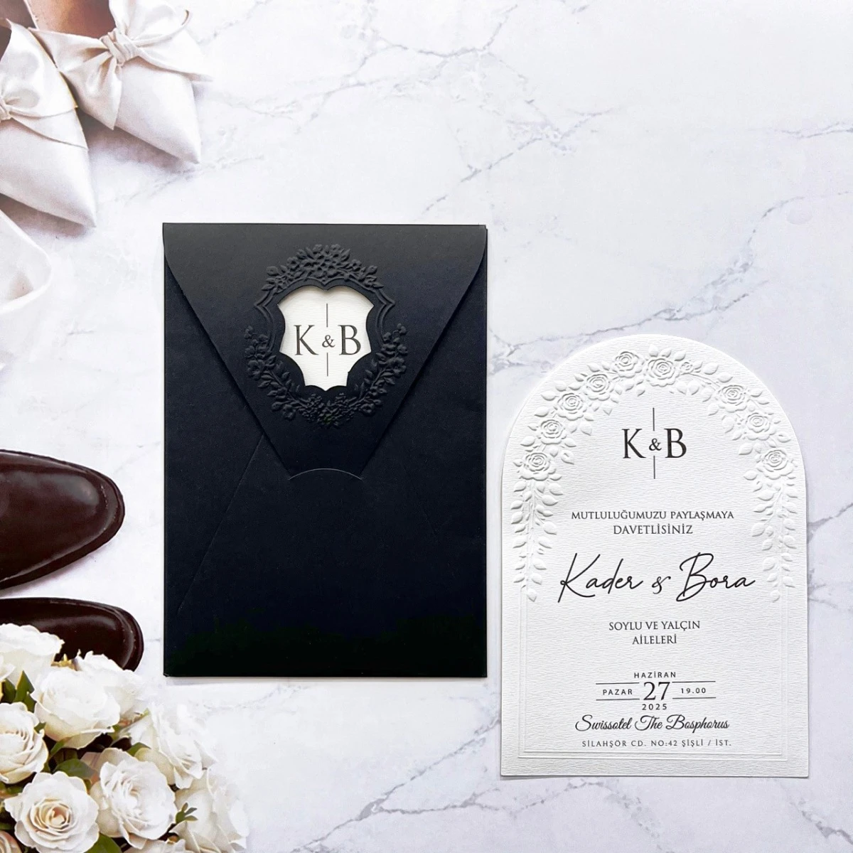 Invitație de Nuntă Premium cu Plic Negru și Monogramă Decupată 2639 Invitație de Nuntă Premium cu Plic Negru și Monogramă Decupată 2639 - imagine 1